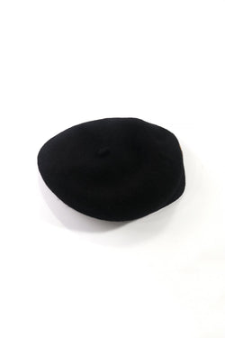 Carraig Donn Black Wool Beret With Heart Pin