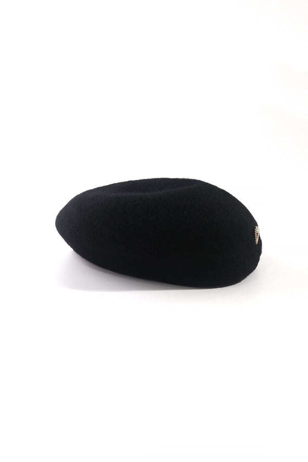 Carraig Donn Black Wool Beret With Heart Pin