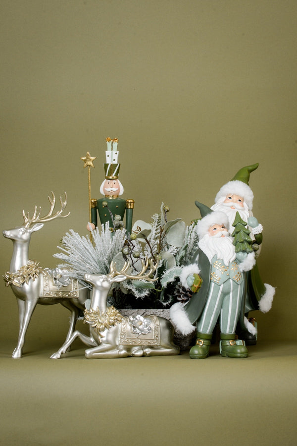 Carraig Donn Christmas Decadent Santa With Wreath