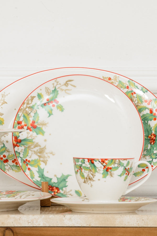 Carraig Donn Christmas Holly Cup and Saucer Set of 4