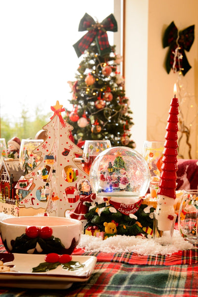 Carraig Donn Christmas Pals Play Snow Globe