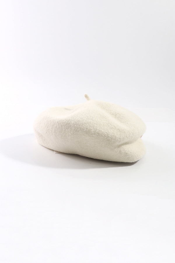 Carraig Donn Cream Wool Beret With Heart Pin