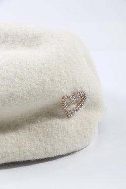 Carraig Donn Cream Wool Beret With Heart Pin