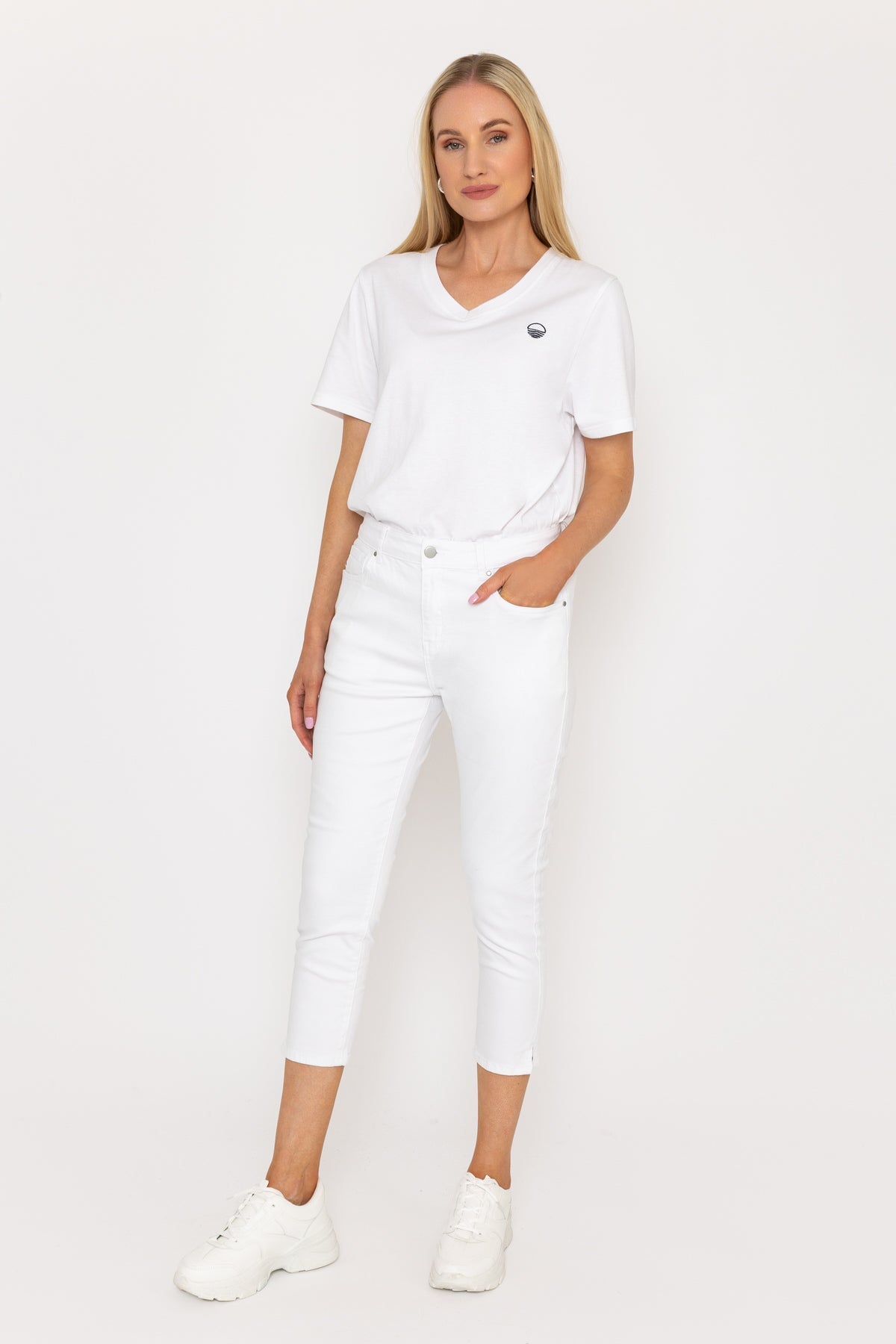 White fashion cropped stretch jeans