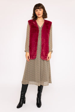 Carraig Donn Faux Fur Gilet in Burgundy