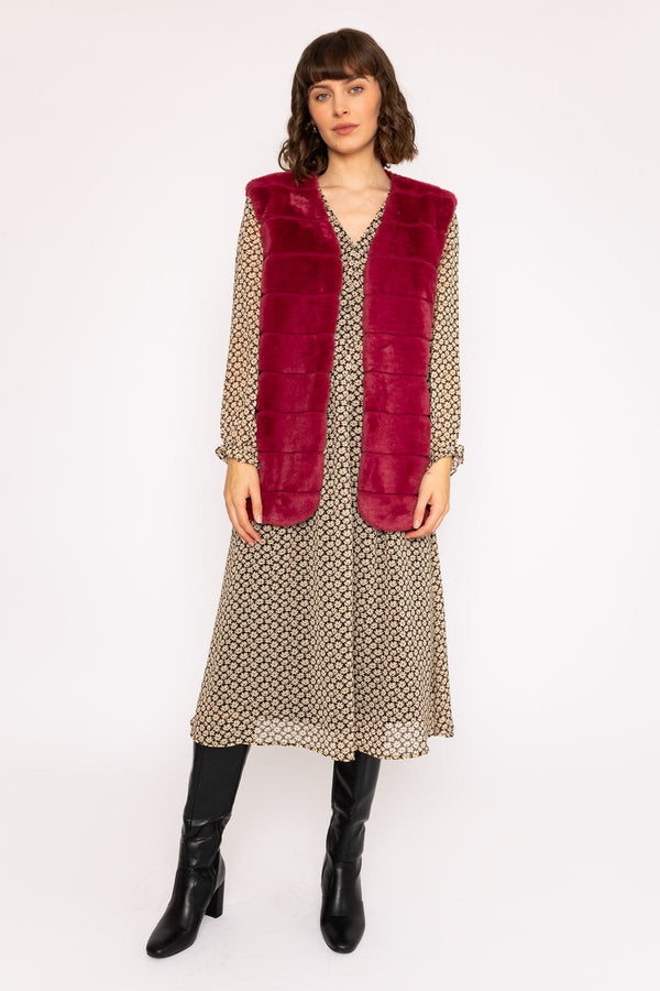 Carraig Donn Faux Fur Gilet in Burgundy