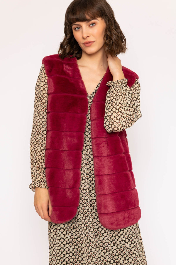 Carraig Donn Faux Fur Gilet in Burgundy