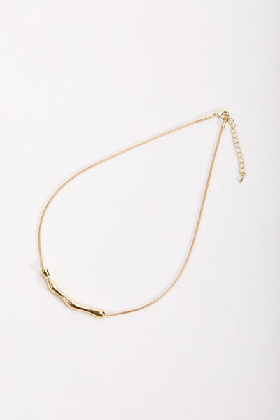 Carraig Donn Gold Curved Bar Pendant Necklace