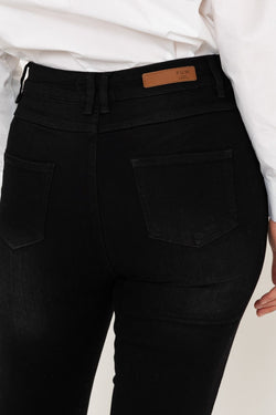 Carraig Donn Lana Straight Leg Jeans in Black