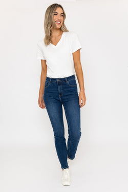 Carraig Donn Lana Straight Leg Jeans in Medium Blue