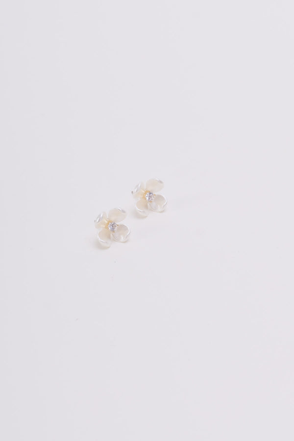 Carraig Donn Pearl Flower Stud Earrings