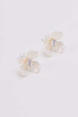 Carraig Donn Pearl Flower Stud Earrings