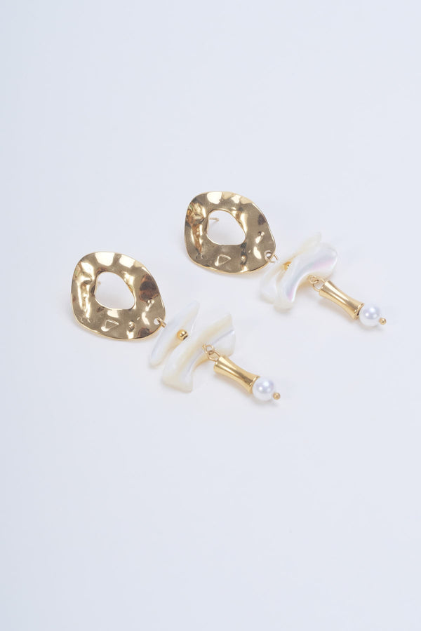 Carraig Donn Pearl & Gold Drop Earrings