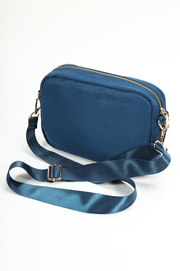 Carraig Donn Quilted Front Nylon Camera Bag in Teal Blue