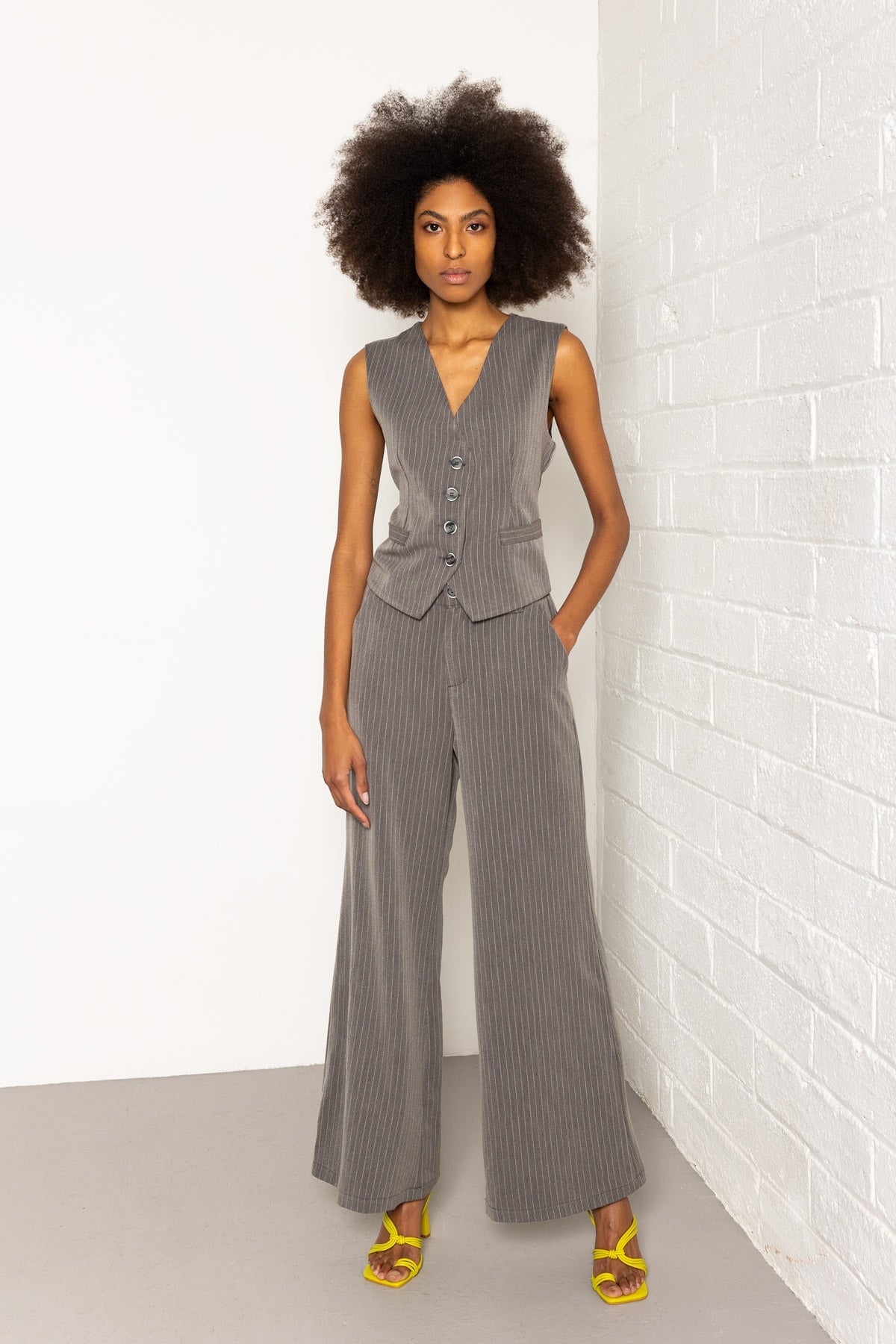 Tailored wide outlet leg trousers