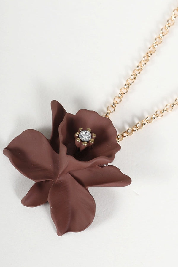 Carraig Donn Taupe Flower Pendant Necklace