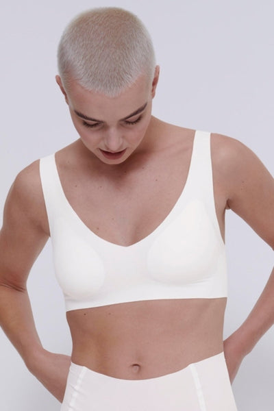 Carraig Donn Zero Feel V-Neck Bralette in White