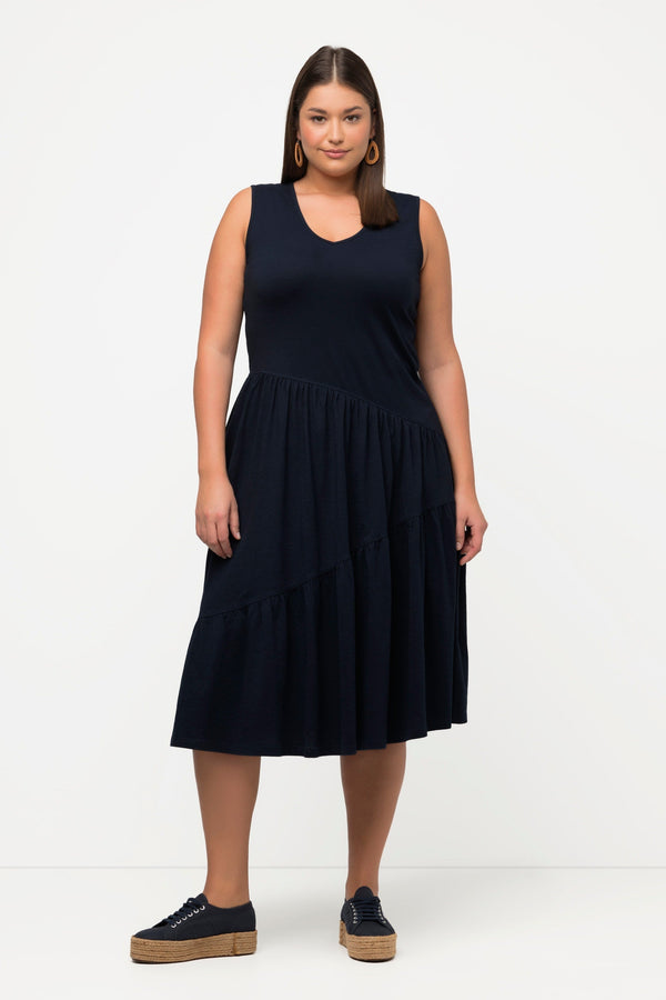 Carraig Donn Black Sleeveless Midi Dress