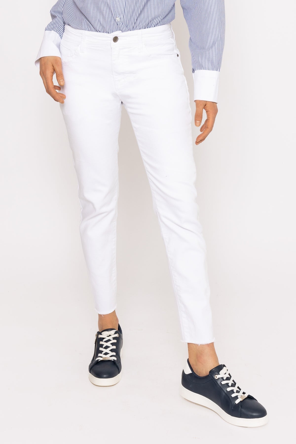 White jeans with frayed hot sale hem