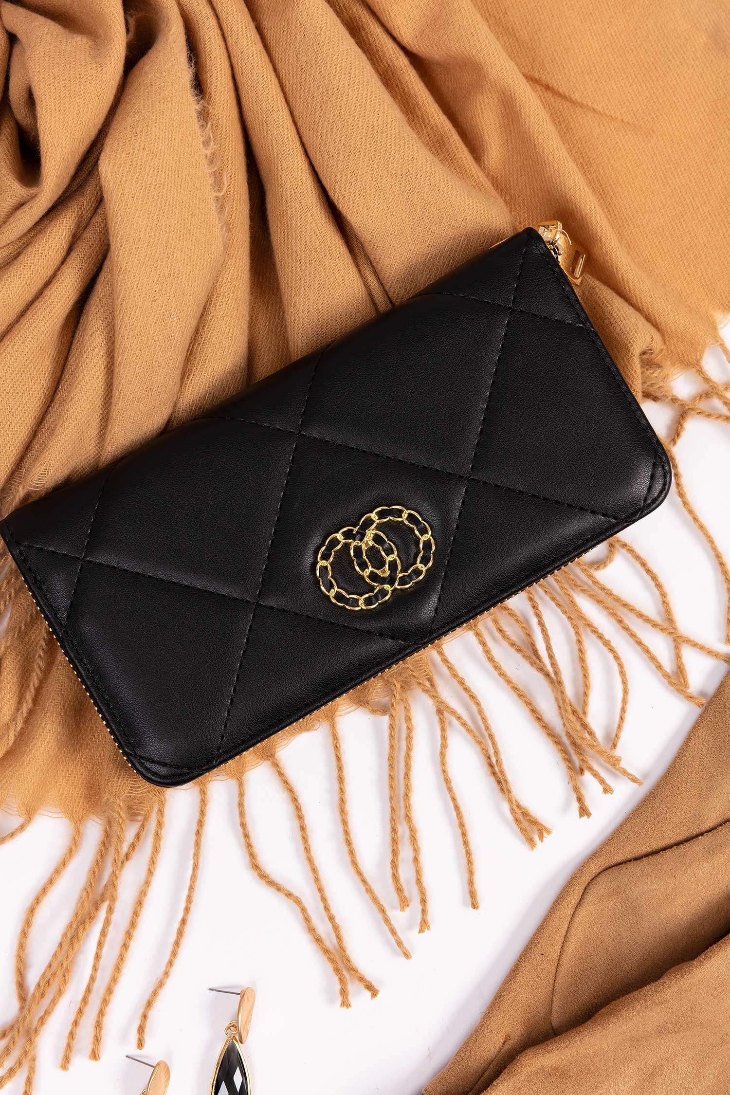 Classic black handbag with a gold chain. | Shoulder bag, Bags, Versace bags